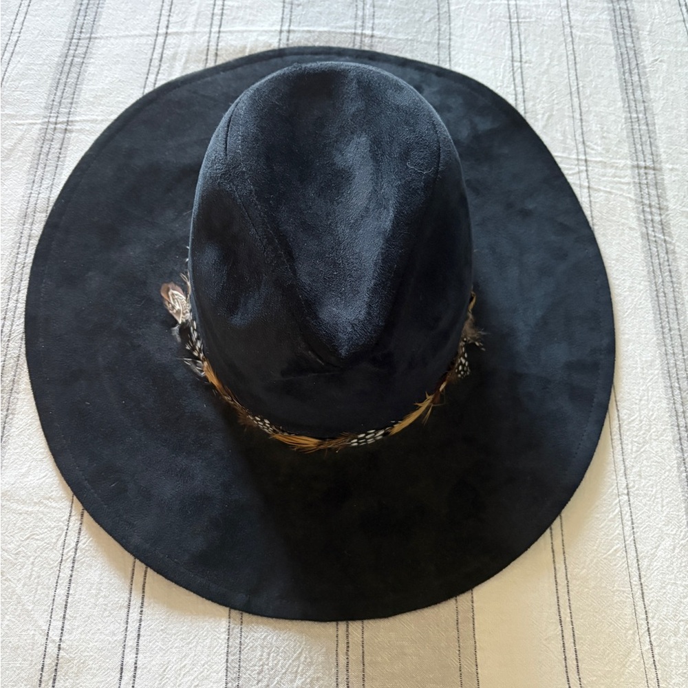 Hat wide brim, black with Feather Detail. Faux suede - Picture 3 of 6